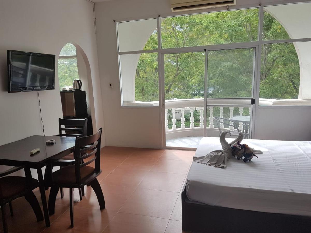 Doubleshot Guesthouse Jomtien Патая Екстериор снимка